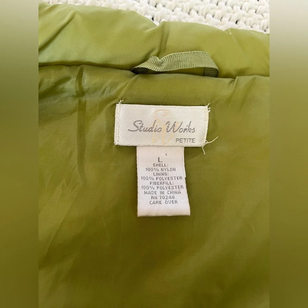 Studio Works Women's Green Puffer Vest, Zippered & Button Down, Pockets; Size LP
